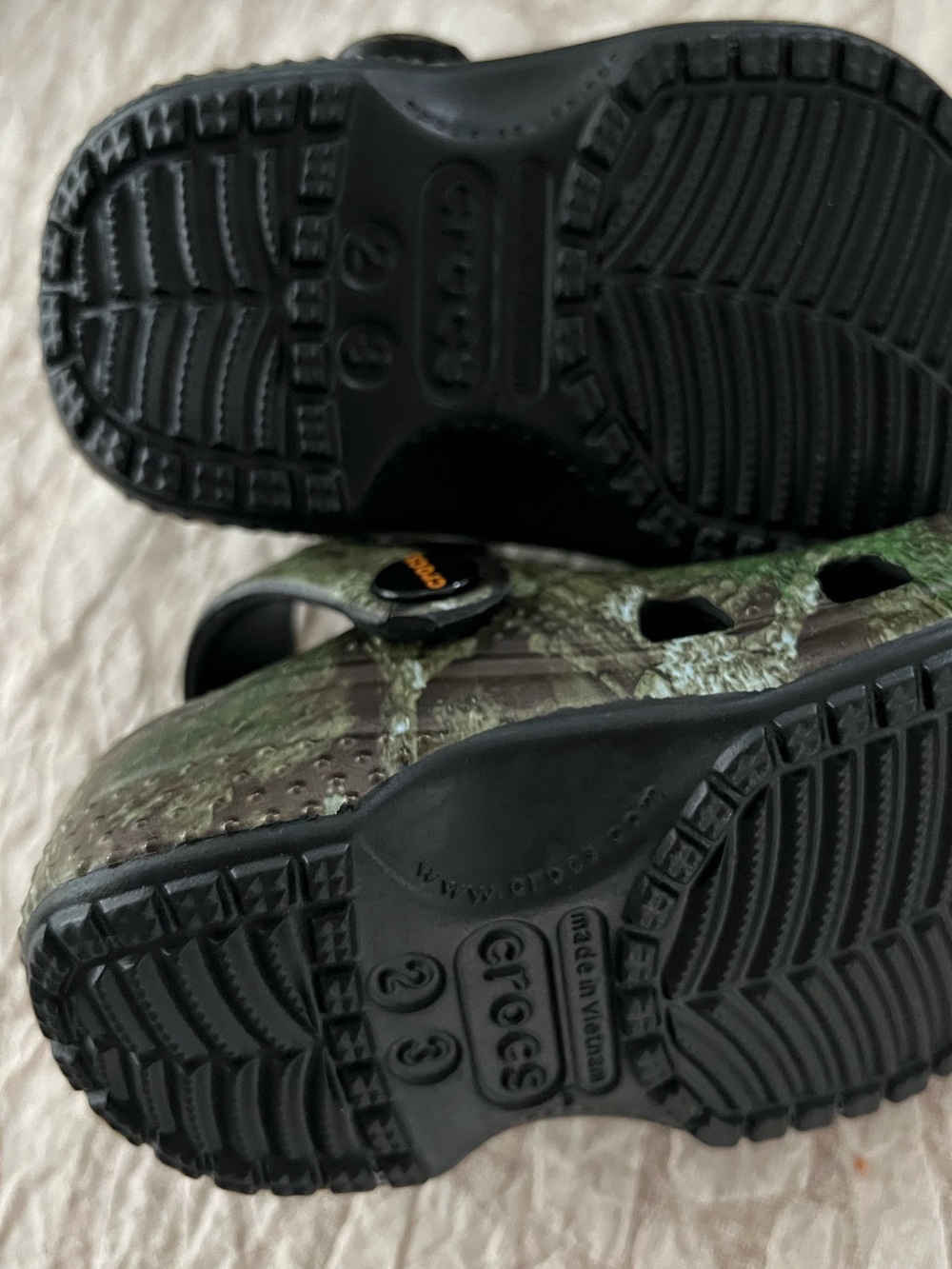 CROCS Infant Size 2/3 Camo NWOT - Picture 3 of 4